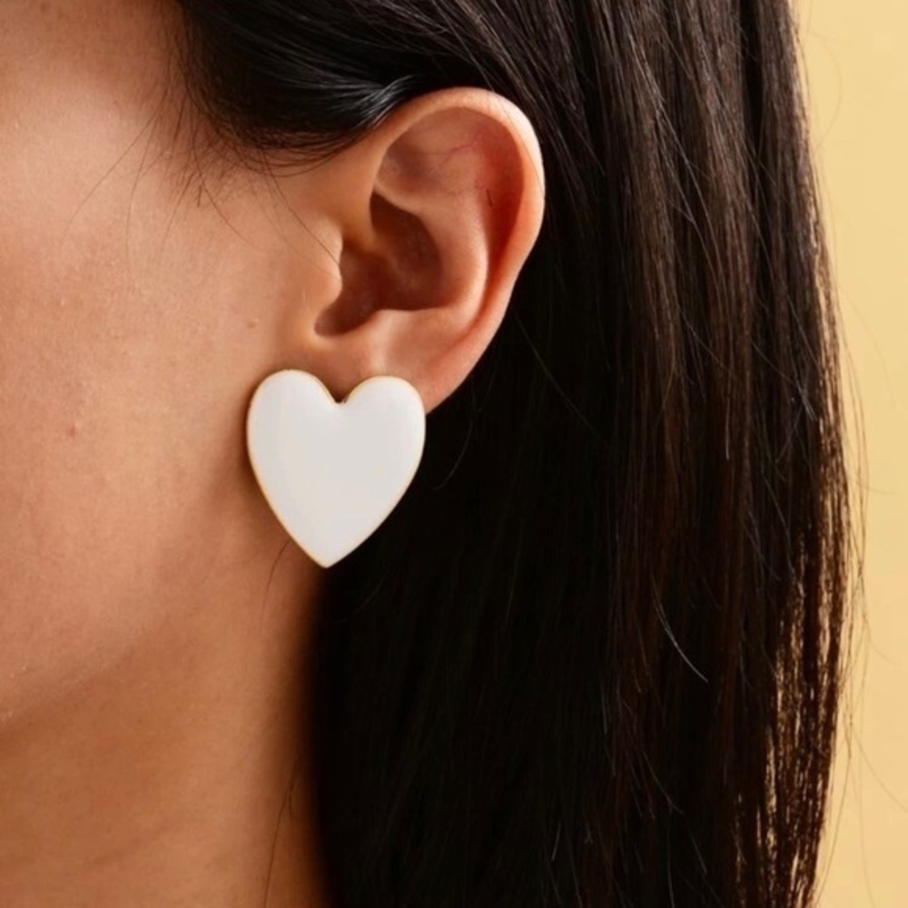 3/$30 š Heart Stud Earrings